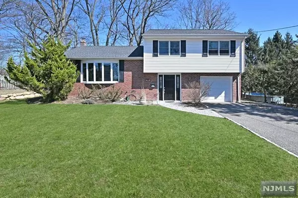 14 Oakland Street, Hillsdale, NJ 07642