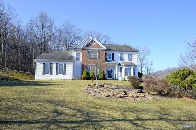 25 Split Rock Road, North Haledon, NJ 07508