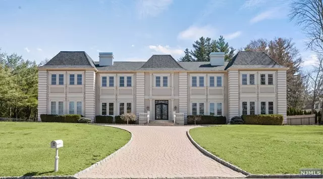 12 Peach Tree Place, Upper Saddle River, NJ 07458