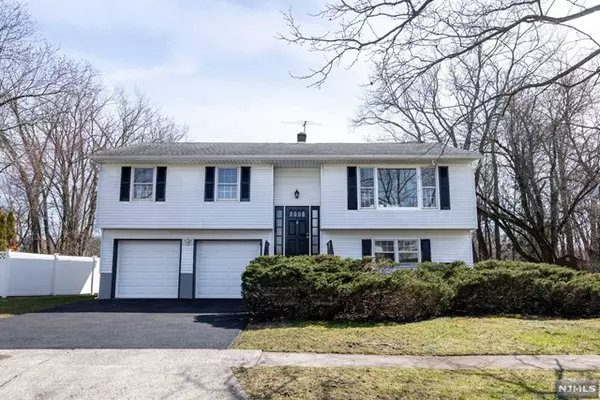 11 Steinbach Place, Westwood, NJ 07675