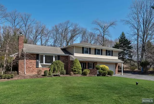 11 Windsor Gate, Upper Saddle River, NJ 07458