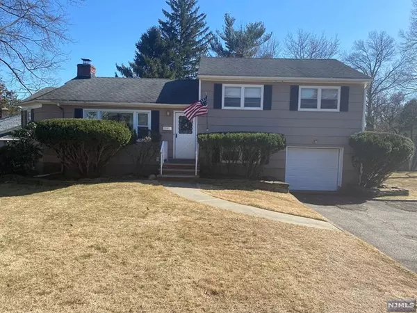 Florham Park Borough, NJ 07932,16 Forest Drive