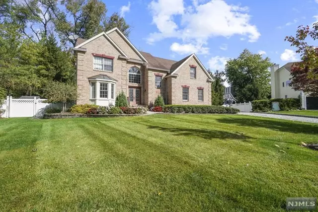 33 Bethany Circle, Closter, NJ 07624