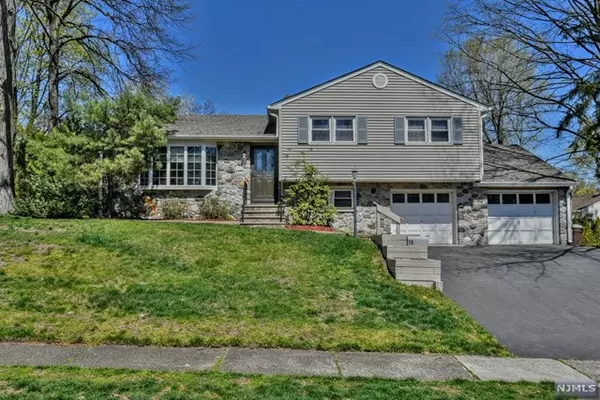 Park Ridge, NJ 07656,18 Pine Drive