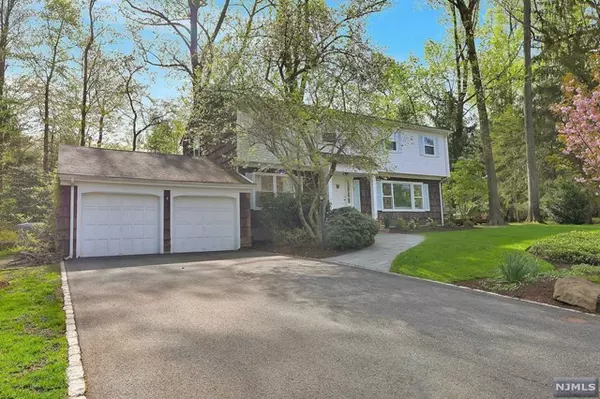 21 Mccain Court, Closter, NJ 07624