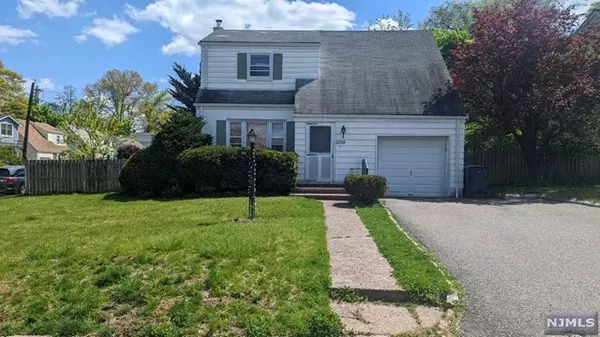 83 Cameron Road, Bergenfield, NJ 07621