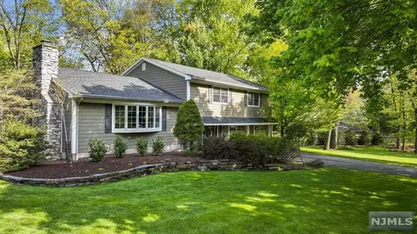 63 Stone Fence Road, Allendale, NJ 07401