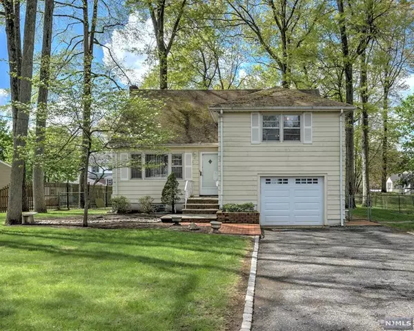 98 Sykes Avenue, Livingston, NJ 07039