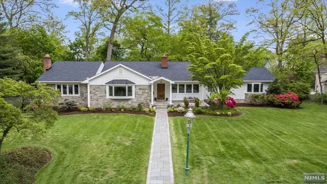 25 Old Oak Road, Glen Ridge, NJ 07028