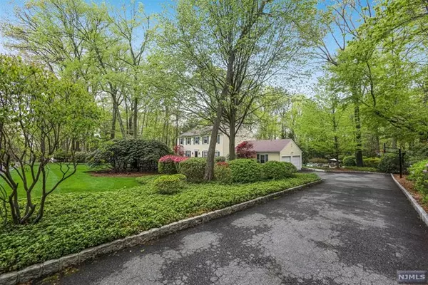 Upper Saddle River, NJ 07458,29 Deerhorn Trail