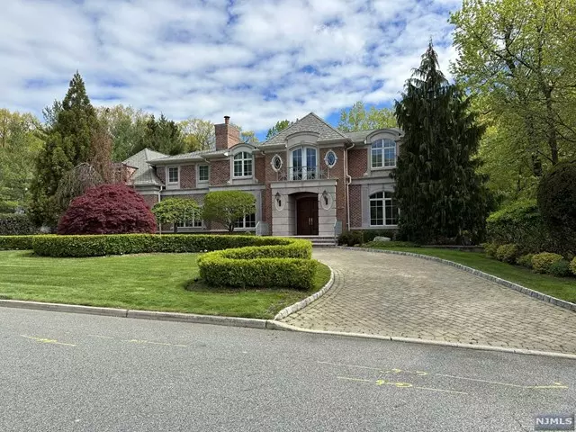 101 Essex Drive, Tenafly, NJ 07670