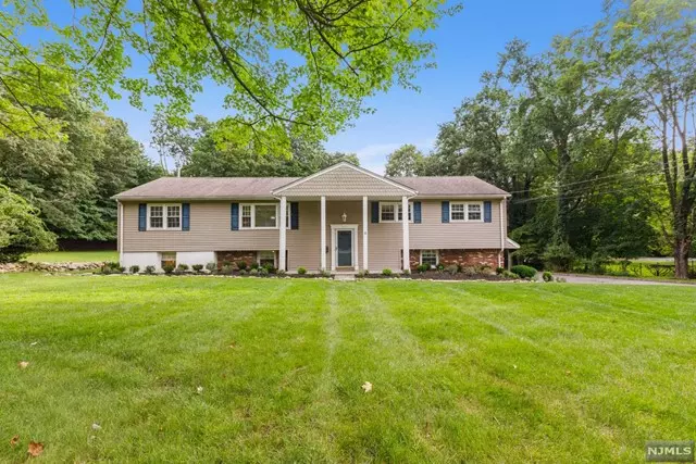 62 Deerfield Terrace, Mahwah, NJ 07430