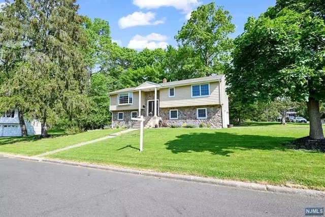 19 Shadow Lane, Montvale, NJ 07645