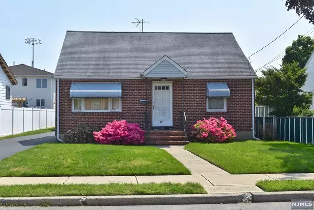 25 Beech Street, Elmwood Park, NJ 07407