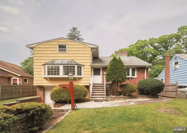 32 Tenakill Street, Closter, NJ 07624