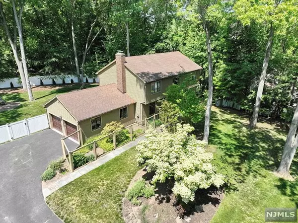 567 Echo Glen Avenue, River Vale, NJ 07675