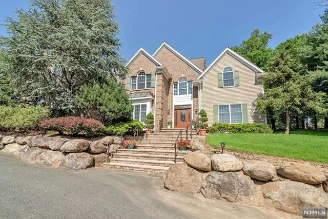 7 Walsh Drive, Mahwah, NJ 07430