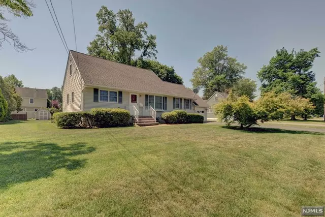 6 Kenmore Road, Pequannock Township, NJ 07444