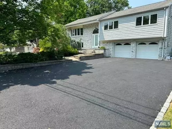 47 Glenroy Road, Fairfield, NJ 07004