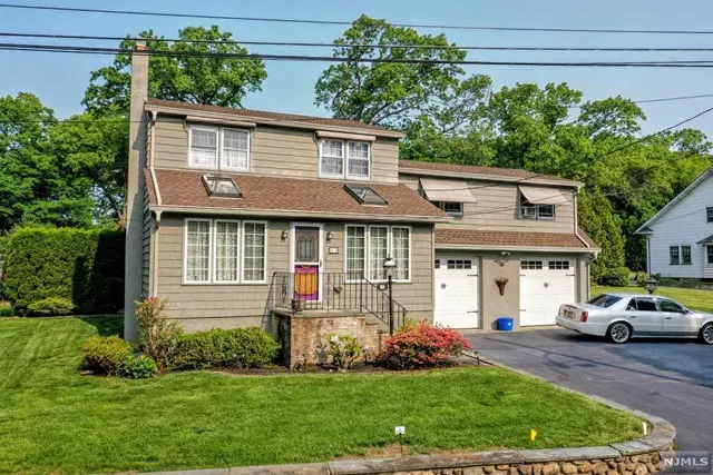 43 Dairy Street, Midland Park, NJ 07432