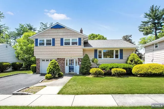 48 Dogwood Court, Westwood, NJ 07675