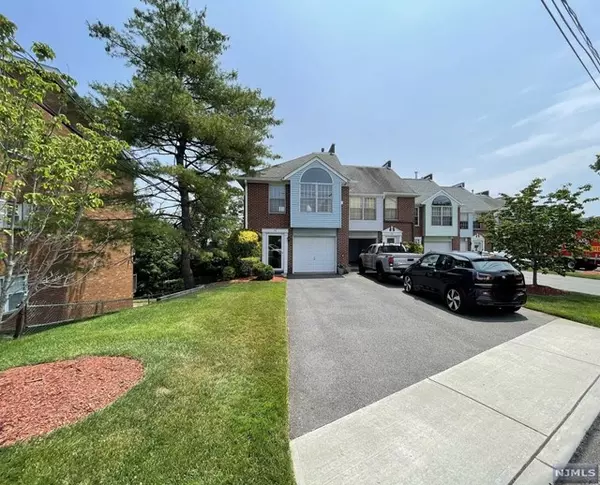 Wood Ridge, NJ 07075,318 Wood Ridge Street #318