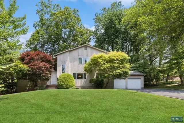 245 Parsells Lane, Closter, NJ 07624