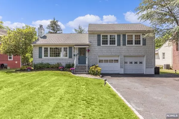 22 Kroy Court, Cedar Grove, NJ 07009