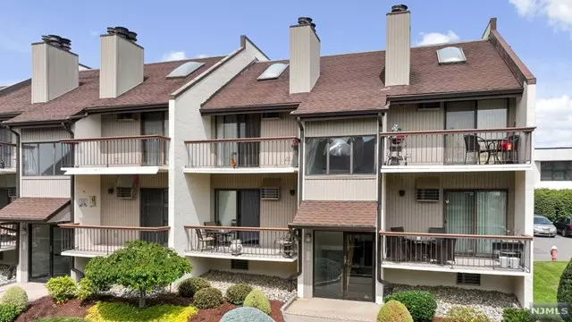 Wood Ridge, NJ 07075,302 Hackensack Street #810