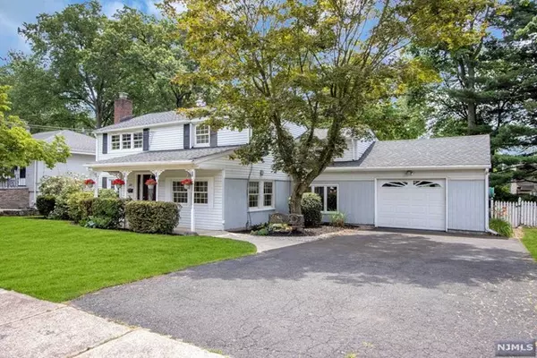 Waldwick, NJ 07463,88 Bergen Avenue