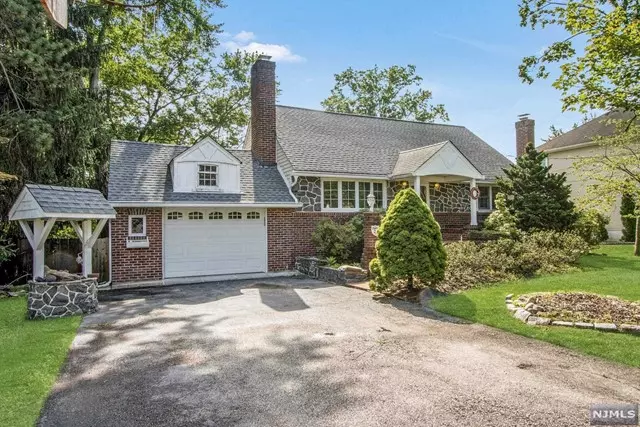 25 Douglas Street, Emerson, NJ 07630