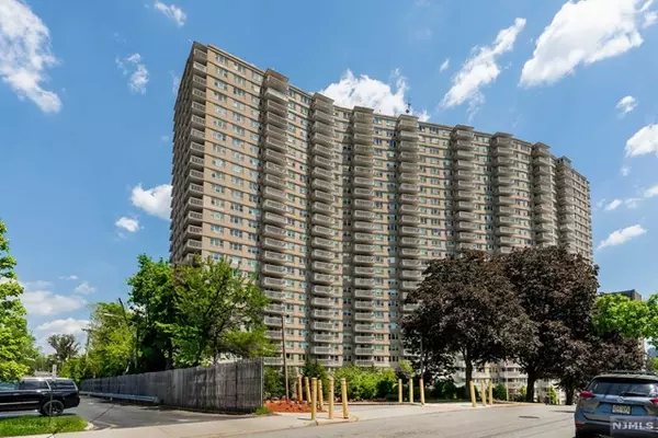 555 North Avenue #22S, Fort Lee, NJ 07024