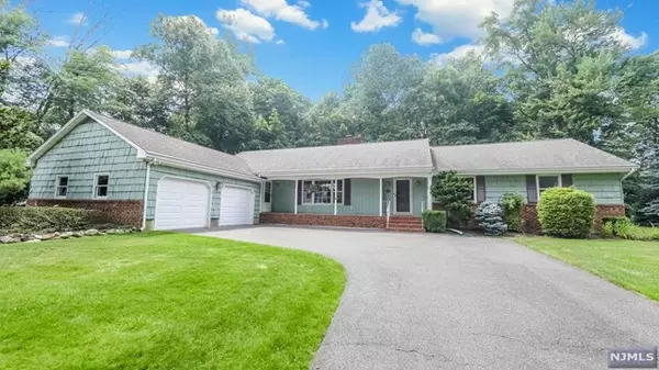 Ramsey, NJ 07446,28 Colonial Heights Drive