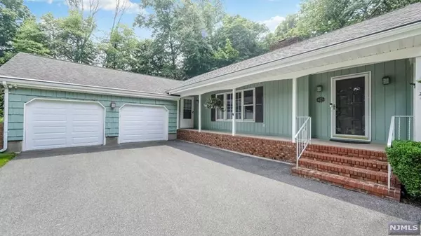 Ramsey, NJ 07446,28 Colonial Heights Drive