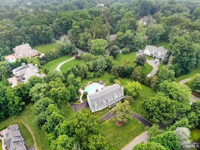 16 Old Acres Road, Saddle River, NJ 07458