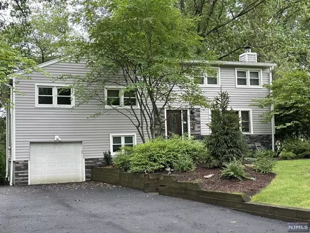 653 Woodside Avenue, River Vale, NJ 07675