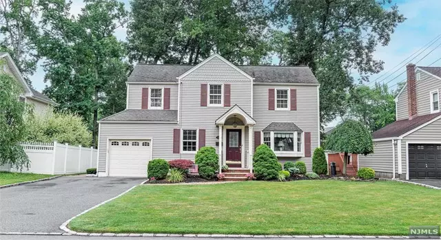 1121 Forest Drive, Clark, NJ 07066