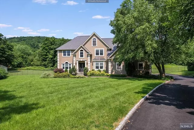 10 Peach Tree Lane, Kinnelon Borough, NJ 07405