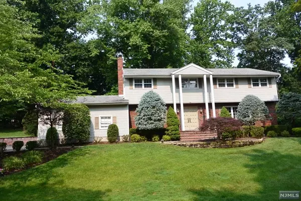 Montvale, NJ 07645,9 Shady Trail