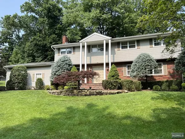 9 Shady Trail, Montvale, NJ 07645