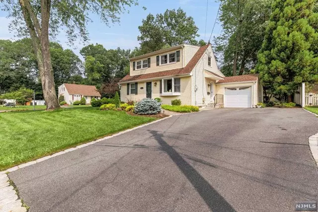 25 Cathy Lane, Waldwick, NJ 07463