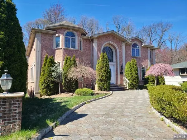 272 Castle Drive, Englewood Cliffs, NJ 07632