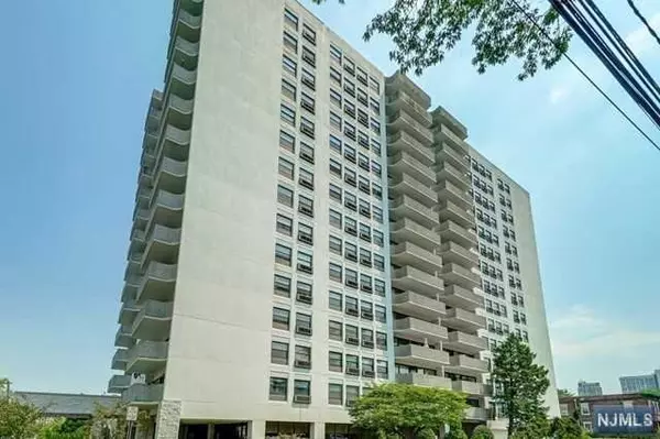 1600 Center Avenue #4H, Fort Lee, NJ 07024