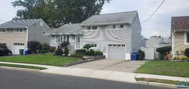 6 Eldorado Court, Rochelle Park, NJ 07662