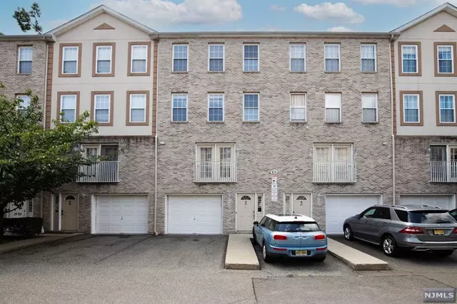 Hackensack, NJ 07601,15 Zabriskie Street #1505