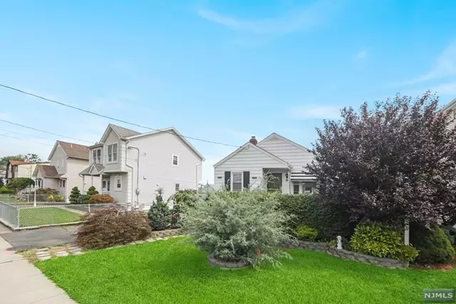 122 5th Street, Saddle Brook, NJ 07663