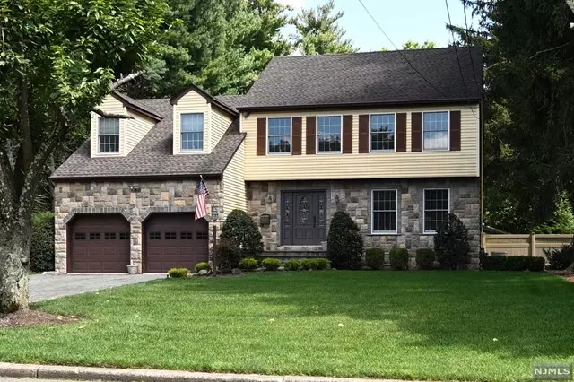 15 Laurel Court, Mahwah, NJ 07430