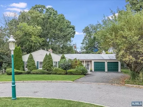 19 Evergreen Court, Glen Ridge, NJ 07028