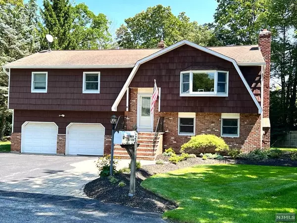 8 Saturn Court, Vernon, NJ 07422