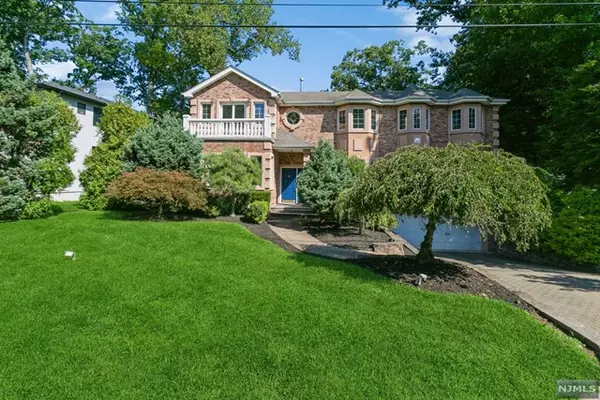 11 Lylewood Drive, Tenafly, NJ 07670